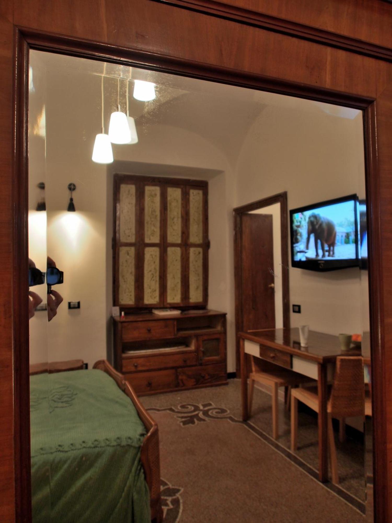 Lovingenoa Old Stone Apartment Room photo